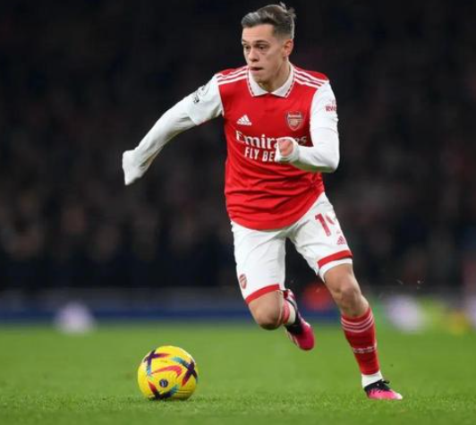 英超第12轮：阿森纳大胜热刺，特罗萨德闪耀赛场显超值