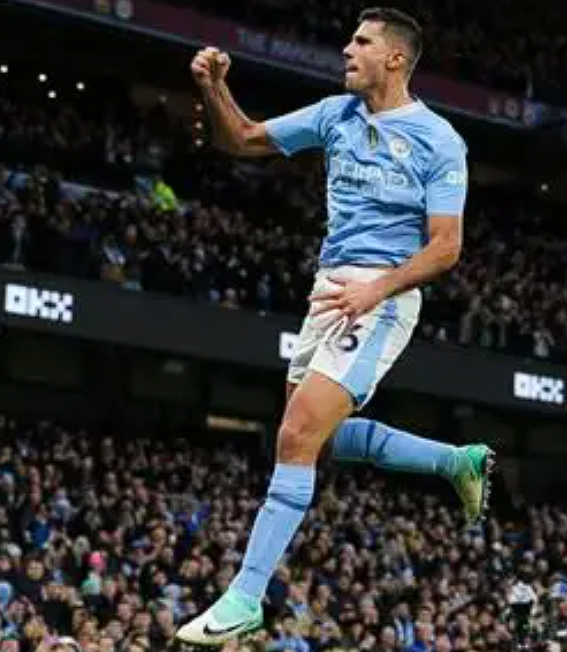 罗德里引援传闻：皇马中场布局的变数与考量